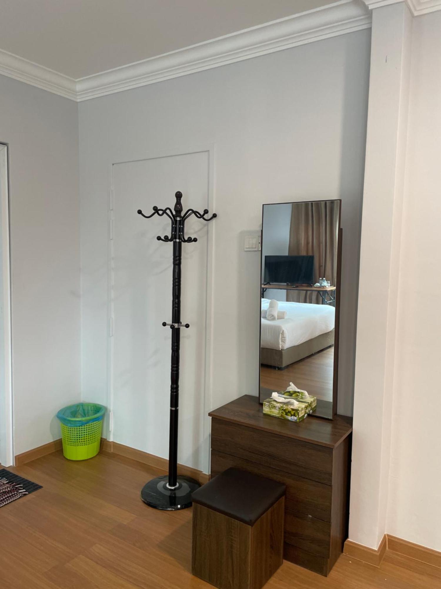 Homestay Lakeview *